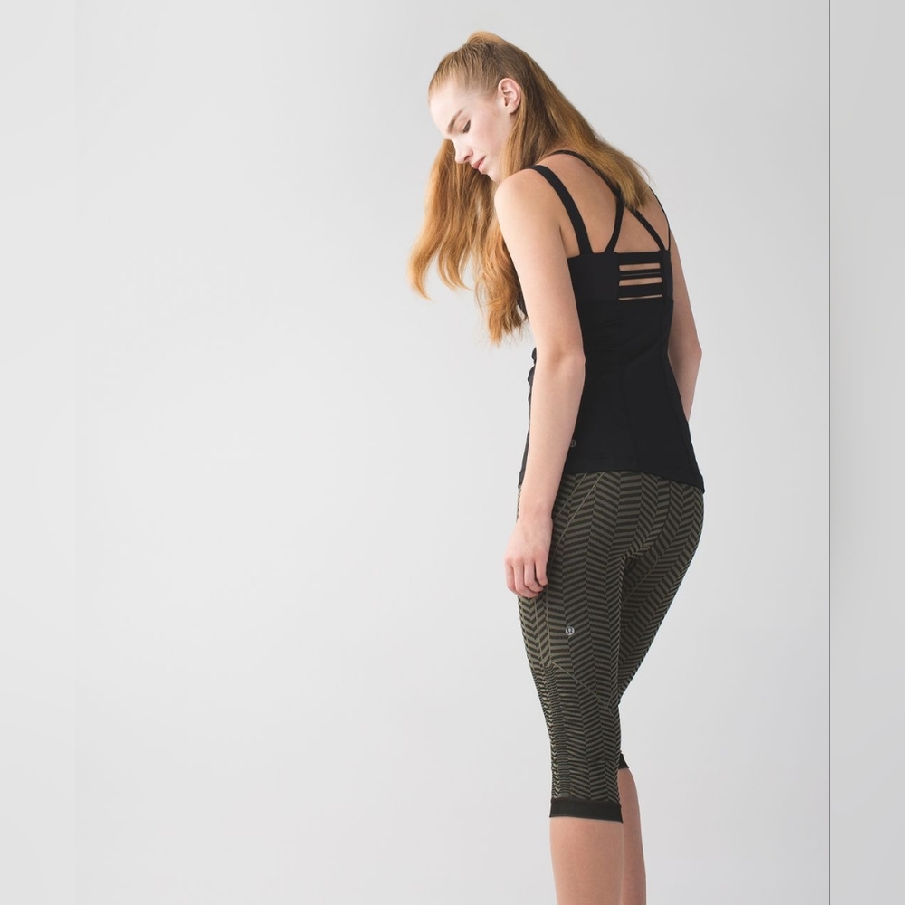Lululemon In the Flow Crop II Heathered Fatigue Green size 6 Leggings Pants